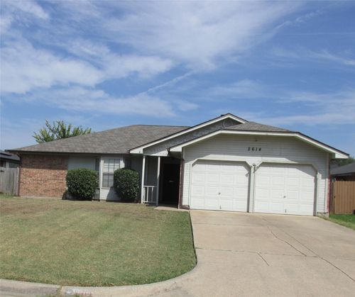 2614 Carrington Ln, Grand Prairie, TX, 75052-4006 | Card Image