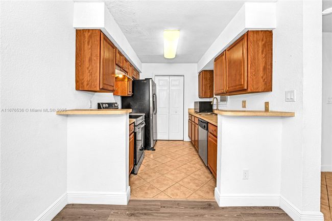 APT-811 - 833 Riverside Dr, Condo with 2 bedrooms, 1 bathrooms and null parking in Coral Springs FL | Image 5