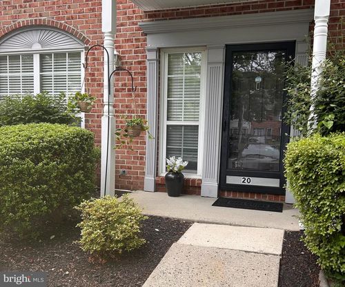 20 Versailles Ct, Hamilton, NJ, 08619-4639 | Card Image