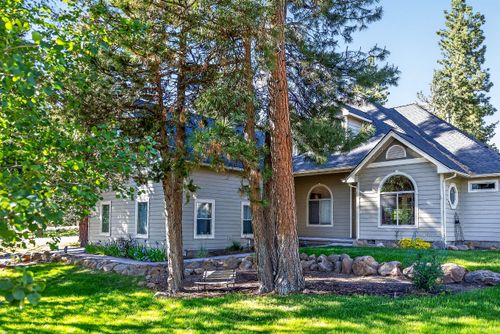 10421 Kestrel Rd, Klamath Falls, OR, 97601-8677 | Card Image