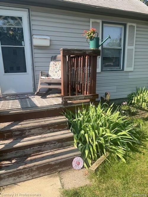 1107 E Hayes Ave, Hazel Park, MI, 48030-2620 | Card Image