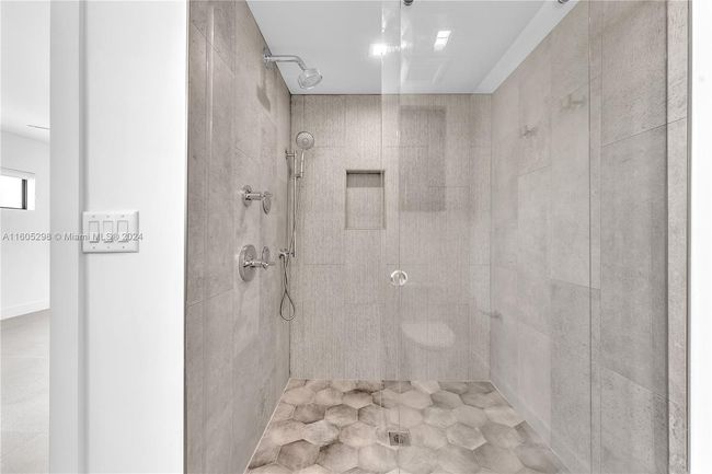 1 - 640 Fernwood Rd, Townhouse with 4 bedrooms, 3 bathrooms and null parking in Key Biscayne FL | Image 8