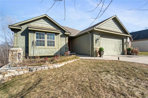 483 137th Pl, Bonner Springs, KS, 66012-5205 | Card Image