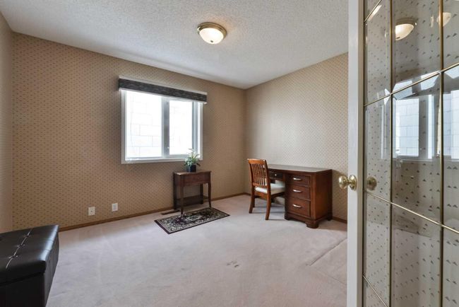 2281 Sirocco Drive Sw, Home with 3 bedrooms, 2 bathrooms and 4 parking in Calgary AB | Image 38