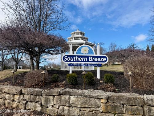 9807 Southern Breeze Ln, Louisville, KY, 40299-1017 | Card Image