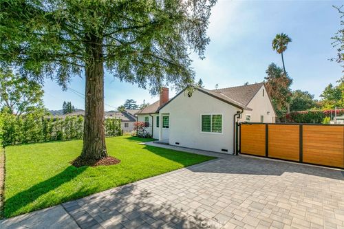 4825 Angeles Crest Hwy, La Canada Flintridge, CA, 91011-2305 | Card Image