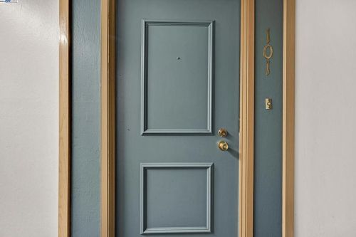 apt-101-310 N Civic Dr, Walnut Creek, CA, 94596-3604 | Card Image