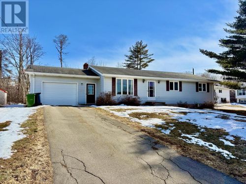 649 Queen St, Charlottetown, PE, C1A9C8 | Card Image