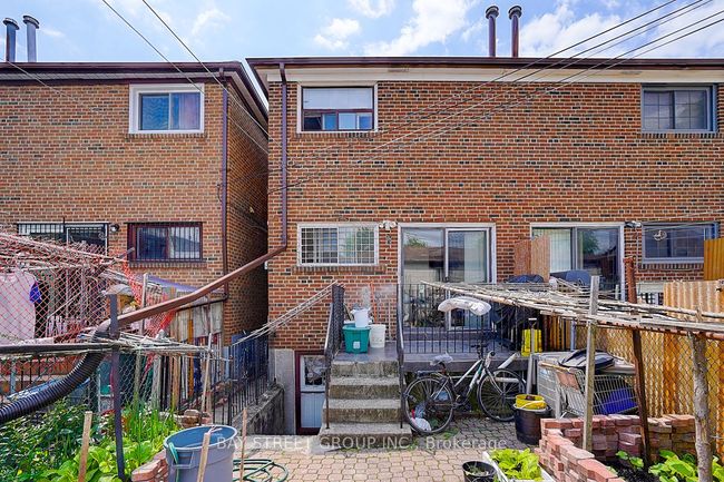144 Wolseley St, House attached with 7 bedrooms, 3 bathrooms and null parking in Toronto ON | Image 16