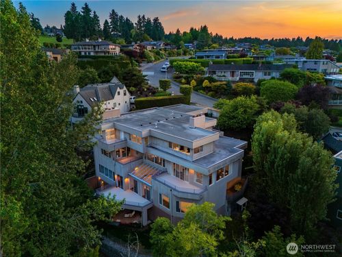 8508 54th Ave Ne, Seattle, WA, 98115-3910 | Card Image