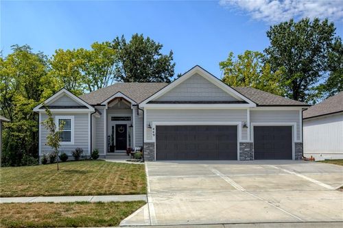 449 Lilly Ln, Liberty, MO, 64068-2712 | Card Image