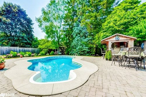 748 Francis Rd, Burlington, ON, L7T4A3 | Card Image
