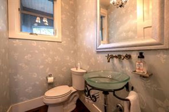34 Posthill Dr Sw, House detached with 6 bedrooms, 3 bathrooms and 7 parking in Calgary AB | Image 25