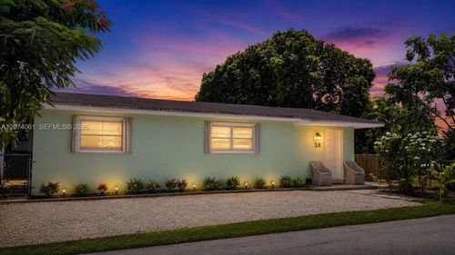 38 Silver Springs Dr, Key Largo, FL, 33037-2591 | Card Image