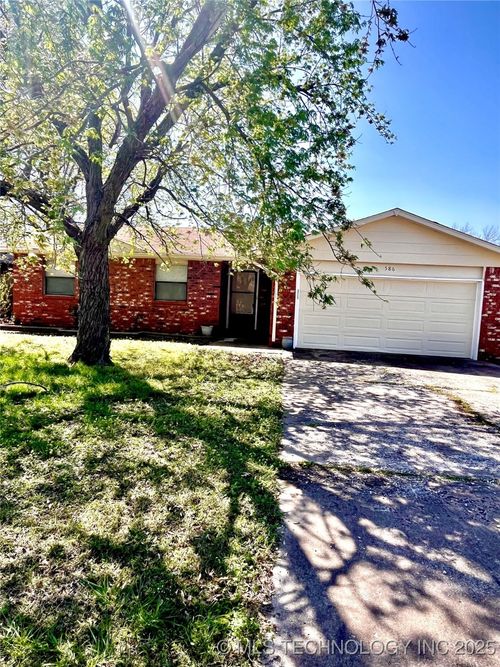 586 E 140th St, Glenpool, OK, 74033-2900 | Card Image