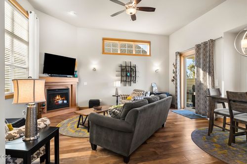 11104 Desert Sky Loop, Redmond, OR, 97756-7035 | Card Image