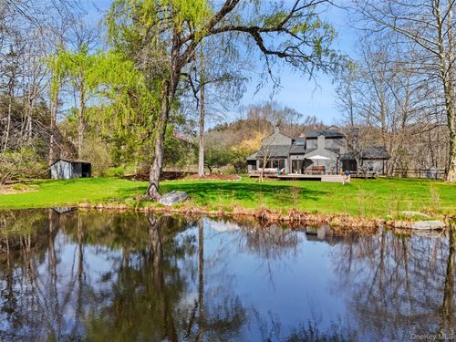 2 Reynolds Ln, Katonah, NY, 10536-3837 | Card Image
