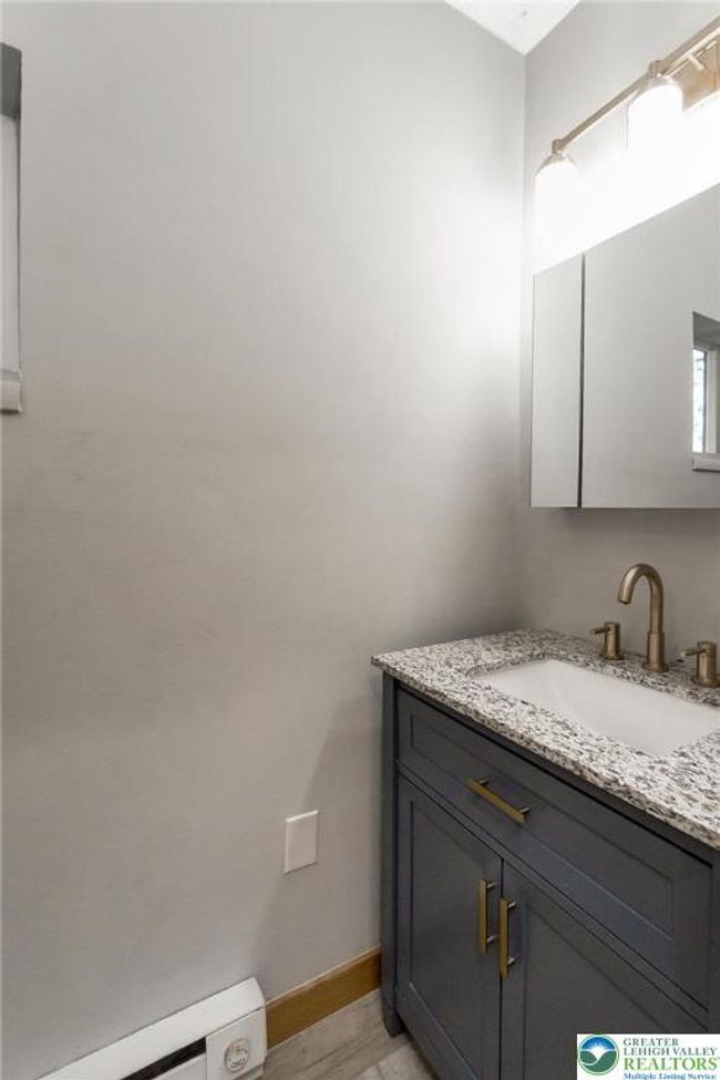 226 Fern St, House other with 4 bedrooms, 2 bathrooms and null parking in Jim Thorpe PA | Image 15