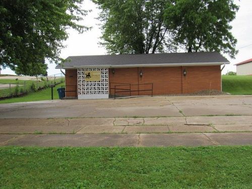 808 W 1st St, Monticello, IA, 52310-1307 | Card Image