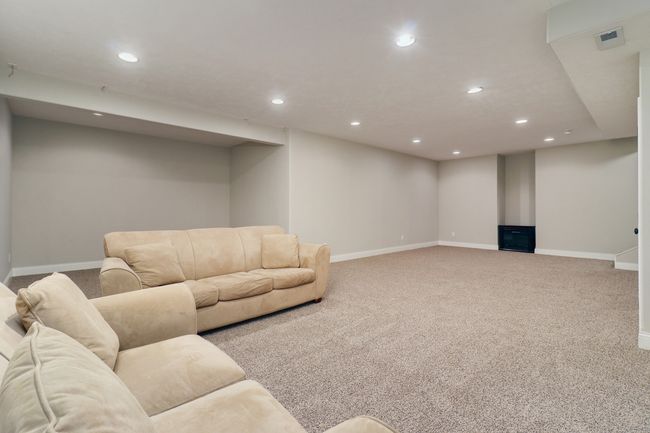 402 Raef Rd, House other with 4 bedrooms, 5 bathrooms and 3 parking in Downs IL | Image 36