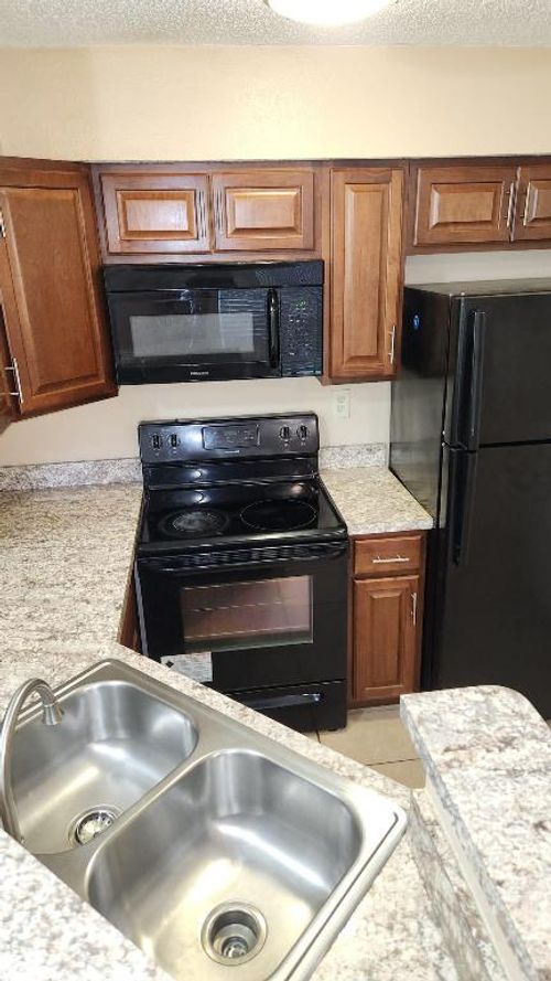 unit-102-8636 Mallard Reserve Dr, Tampa, FL, 33614-2346 | Card Image