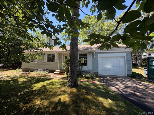 52 Neptune Ave, Hampton Bays, NY, 11946-2429 | Card Image