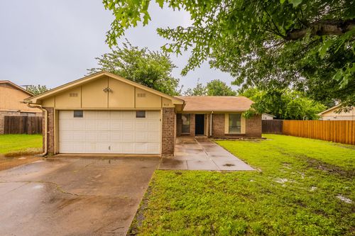 917 Cottonwood Trl, Benbrook, TX, 76126-2703 | Card Image