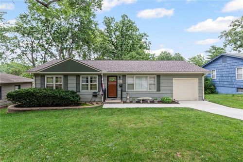8808 W 70th Ter, Merriam, KS, 66204-1113 | Card Image