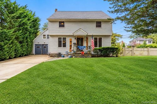 84 Tower Street, Islip, NY, 11782 | Card Image
