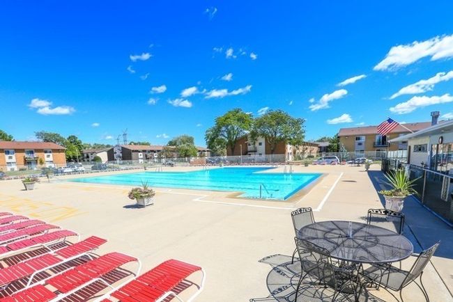 APT-1F - 8852 N Leslie Ln, Condo with 1 bedrooms, 1 bathrooms and 2 parking in Des Plaines IL | Image 13