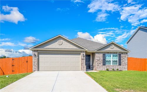 1402 S Corsac St, Siloam Springs, AR, 72761-4089 | Card Image
