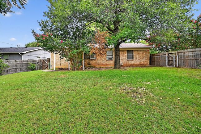 1402 Hillcrest Dr, House other with 3 bedrooms, 2 bathrooms and null parking in Sherman TX | Image 26