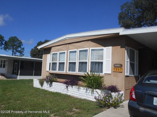 7507 Country Club Dr, Brooksville, FL, 34613-5716 | Card Image
