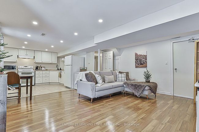 724 Barnes Cres, House other with 5 bedrooms, 4 bathrooms and 6 parking in Oshawa ON | Image 28