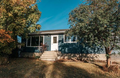 915 14 St, Wainwright, AB, T9W1E7 | Card Image