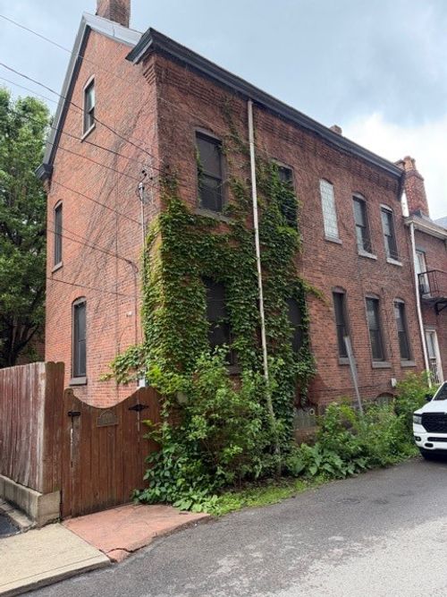 2106 Fox Way, Pittsburgh, PA, 15203-1905 | Card Image