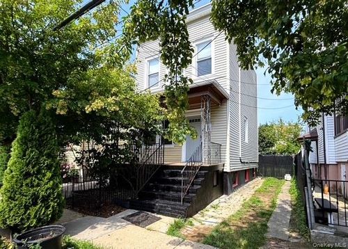 35 7th St, New Rochelle, NY, 10801-5813 | Card Image