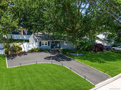 16 Valley St, Lake Ronkonkoma, NY, 11779-1831 | Card Image