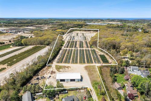 935 Franklinville Rd, Laurel, NY, 11948-1206 | Card Image