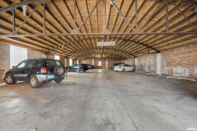 APT-18 - 1626 18 Th Ave, Condo with 2 bedrooms, 1 bathrooms and null parking in Rock Island IL | Image 19