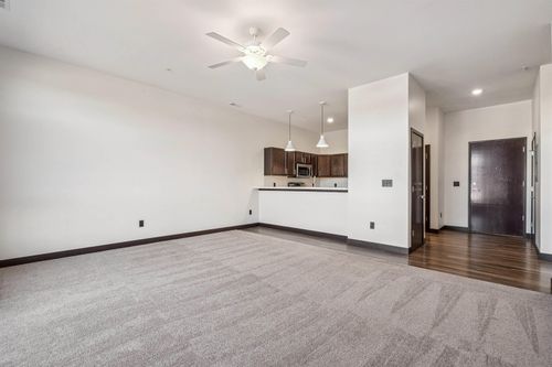 210-120 Twin Steeples Cir Ne, Dyersville, IA, 52040 | Card Image