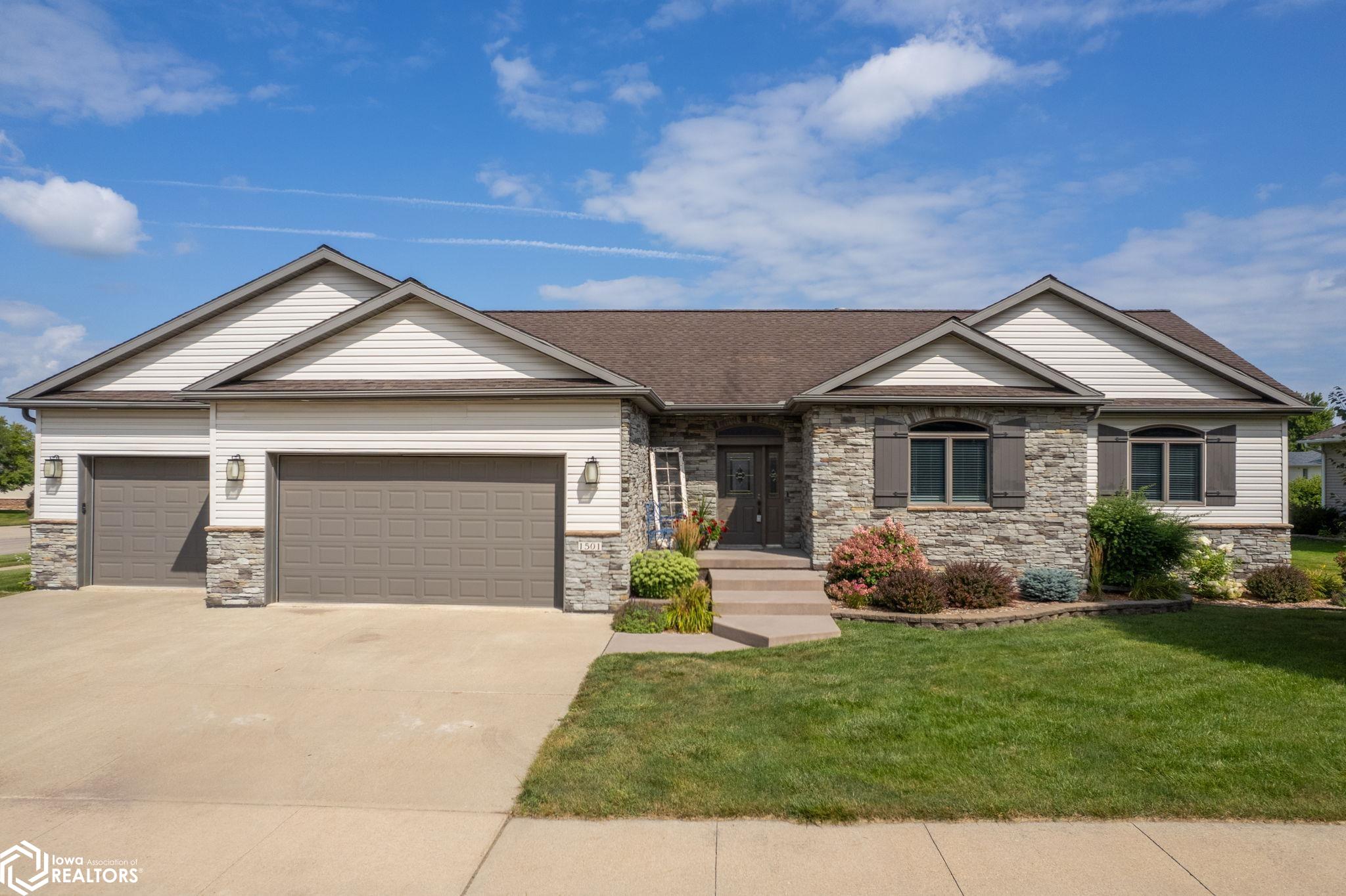 Emerald Ct, Mason City, IA 50401