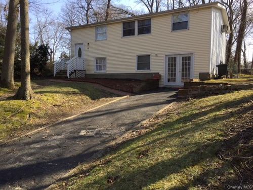 10 Woodchuck Ln, Setauket, NY, 11733-3512 | Card Image