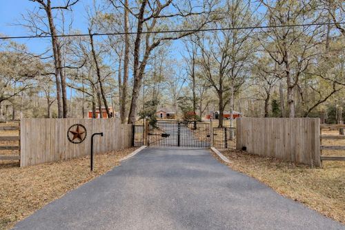 10067 White Rock Rd, Conroe, TX, 77306-7670 | Card Image