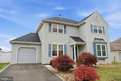 5 Foxfern Dr, FAIRLESS HILLS, PA, 19030-4027 | Card Image