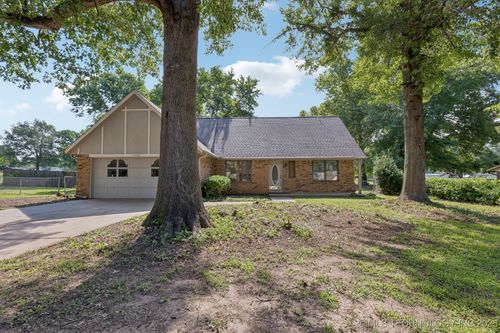 10421 S 197th East Ave, Broken Arrow, OK, 74014-3526 | Card Image