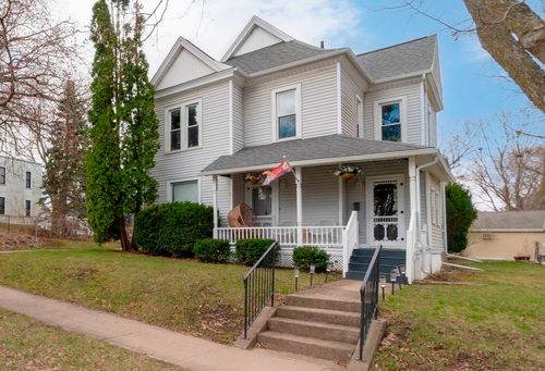 1207 Clay St, Cedar Falls, IA, 50613-4105 | Card Image