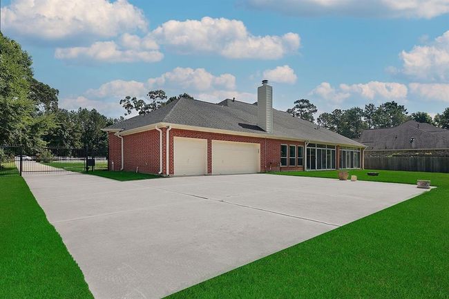 3 Car Garage w/ Custom Built Ins & Extra Storage | Image 27