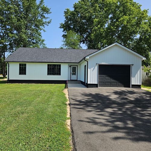 900 Oregon St, Carterville, IL, 62918-5085 | Card Image