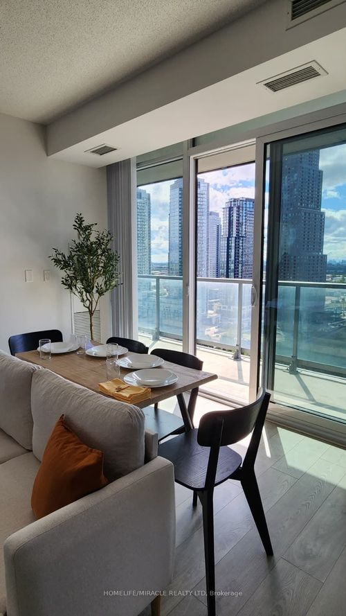 2004-7895 Jane St, Concord, ON, L4K0K2 | Card Image